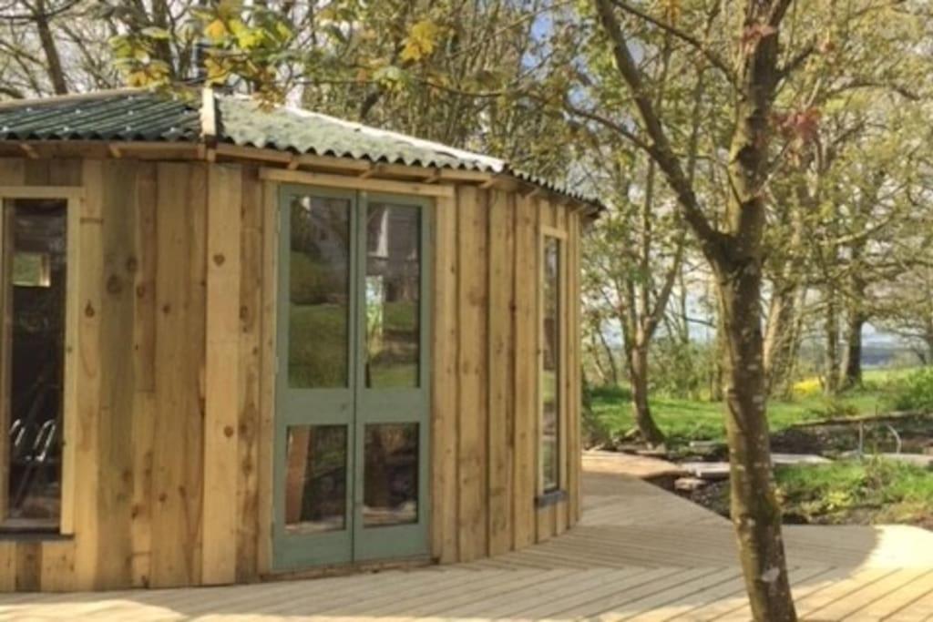 The Roundhouse - Unique Space Nestled In The Trees Begelly Exterior foto